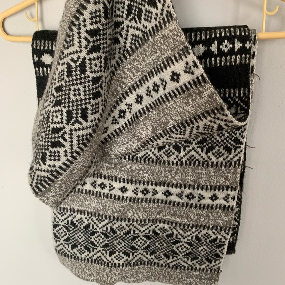 Reversible scarf